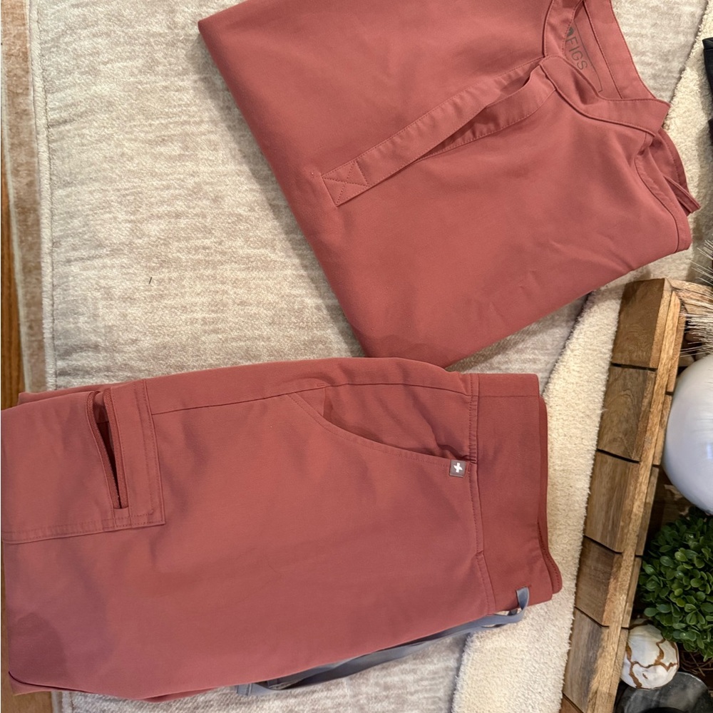 Figs mauve size small rafaela top. Bottoms size small petite joggers.